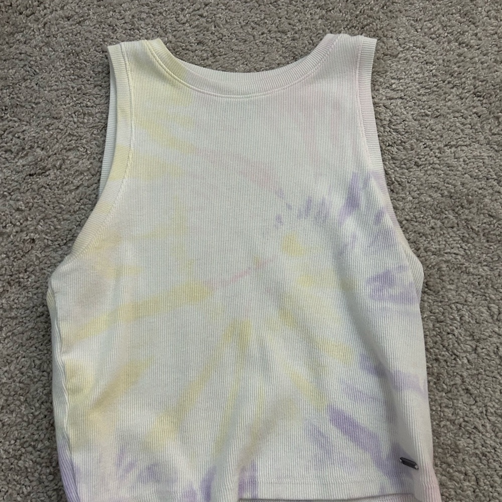 Hollister Cream Sleeveless Crop Muscle Tee